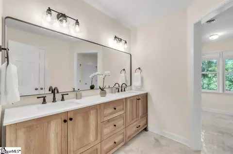 Bath - 109 Comstock Ct, Greer, SC 29650 photo 2 of 4