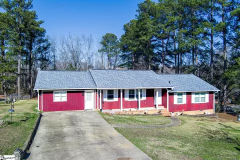 325 Shoally Ridge Dr, Boiling Springs, SC 29316