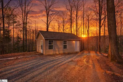 831 Neighborhood Rd, Wellford, SC 29385