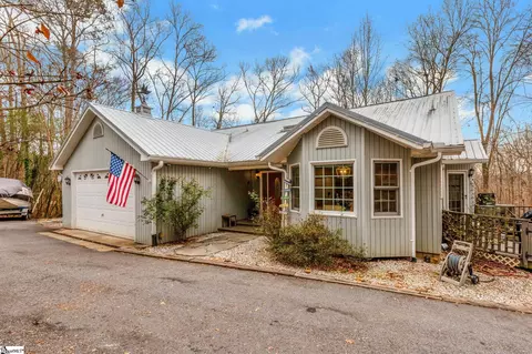 610 Pointe Wildwood Dr, Seneca, SC 29678
