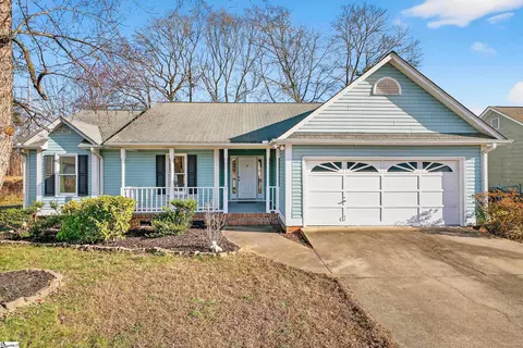 404 Frostberry Ct, Fountain Inn, SC 29644