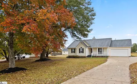 6 Idle Ln, Fountain Inn, SC 29644