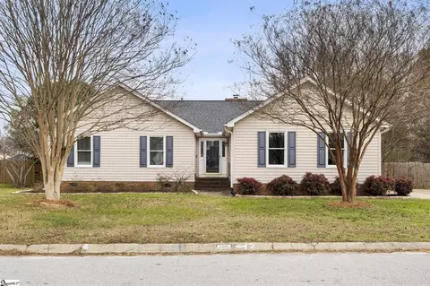 100 Tearose Ln, Simpsonville, SC 29681