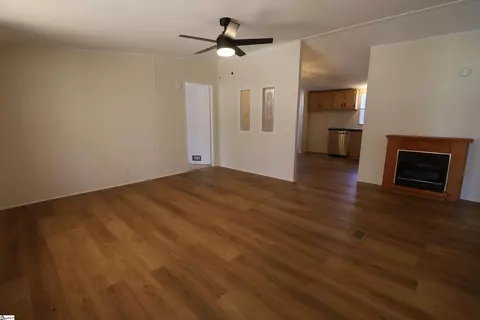 529 Chastain Rd, Central, SC 29630 photo 2
