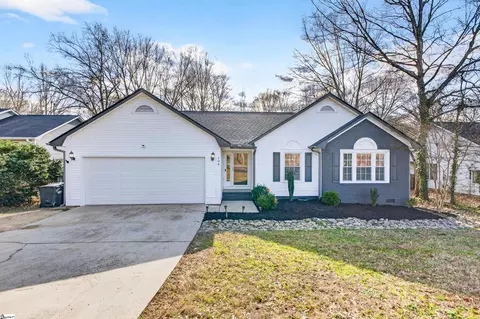 104 Brown Ln, Simpsonville, SC 29681