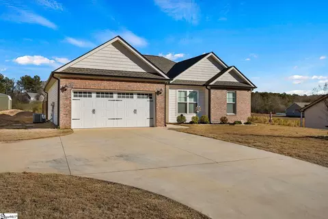 213 Boggs Rd, Belton, SC 29627