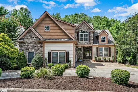 6 Mendenhall Ct, Simpsonville, SC 29681