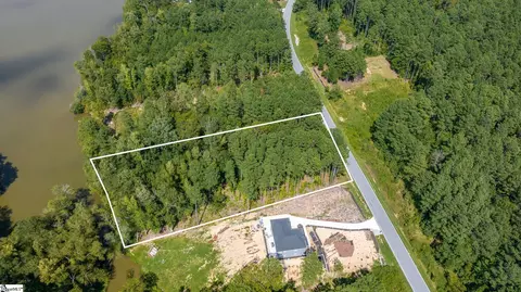 930 Eagles Harbor Dr, Hodges, SC 29653 photo 3