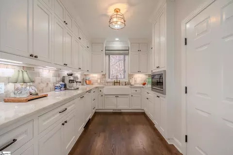 Kitchen - 202 Eagle Rock Rd, Landrum, SC 29356 photo 4 of 7