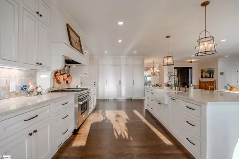 Kitchen - 202 Eagle Rock Rd, Landrum, SC 29356 photo 5 of 7