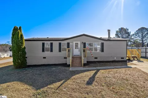 310 Walnut Ct, Fountain Inn, SC 29644