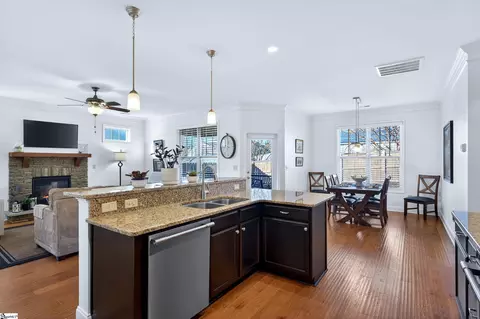 Kitchen - 716 Wynborne Ln, Moore, SC 29369 photo 2 of 5
