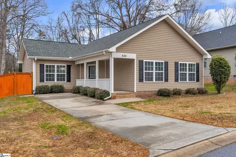 624 Ruddy Creek Cir, Greer, SC 29651