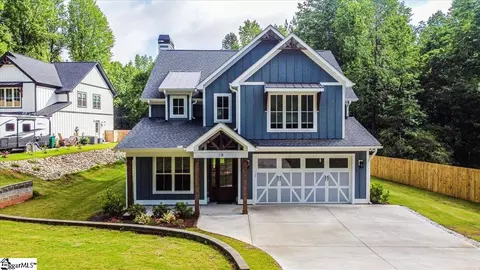 18 Boyd Dr, Travelers Rest, SC 29690