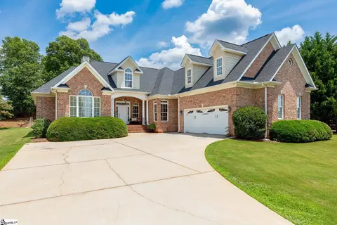 2 Hunters Landing Dr, Greer, SC 29651