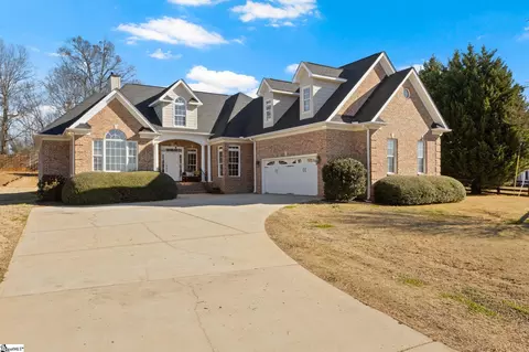 2 Hunters Landing Dr, Greer, SC 29651
