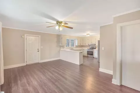 701 W Greer St, Honea Path, SC 29654 photo 9