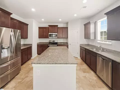 605 N Meadows Ln, Easley, SC 29642 photo 2