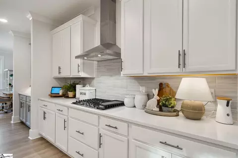 Kitchen - 568 Backacre Ct, Greer, SC 29651 photo 5 of 6