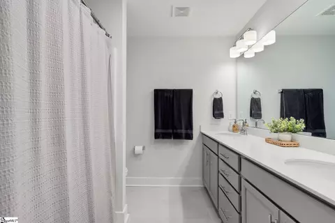 Bath - 568 Backacre Ct, Greer, SC 29651 photo 5 of 6