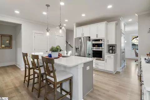 Kitchen - 568 Backacre Ct, Greer, SC 29651 photo 4 of 6