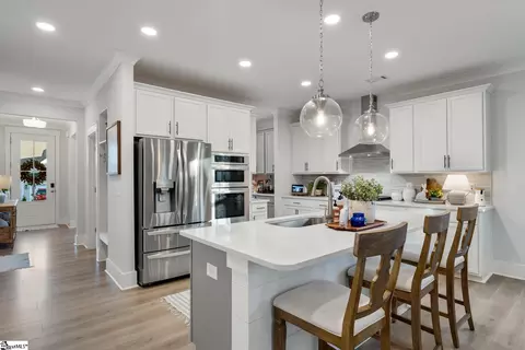 Kitchen - 568 Backacre Ct, Greer, SC 29651 photo 2 of 6