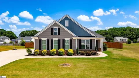 315 Valley Oak Dr, Belton, SC 29627