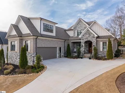 126 Chestnut Pond Ln, Simpsonville, SC 29681