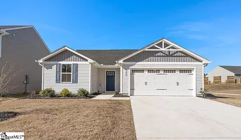 124 Highland Station Dr, Clinton, SC 29325