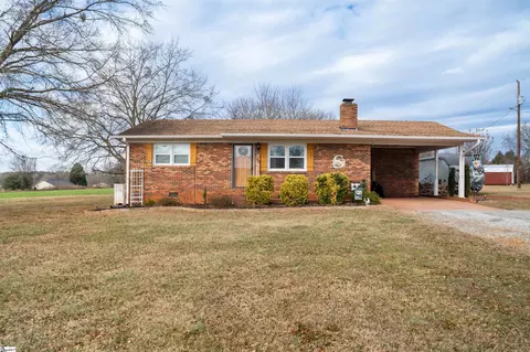 905 Henderson Rd, Chesnee, SC 29323