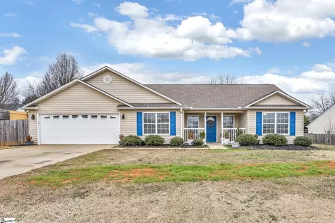 255 Doris Ann Ct, Wellford, SC 29385