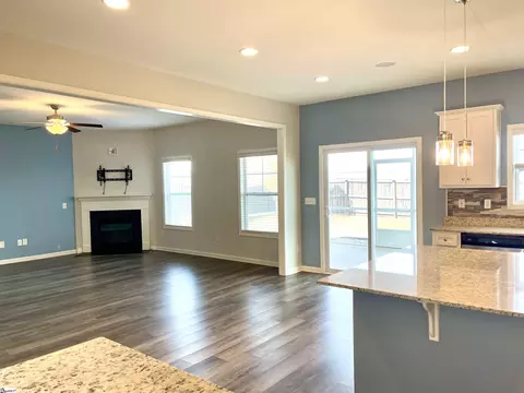 Living - 105 Viewmont Dr, Duncan, SC 29334 photo 1 of 3