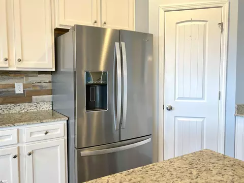 Kitchen - 105 Viewmont Dr, Duncan, SC 29334 photo 5 of 5