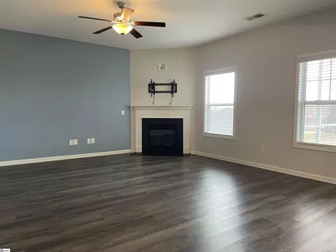 Living - 105 Viewmont Dr, Duncan, SC 29334 photo 2 of 3