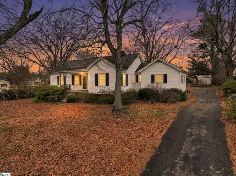 2 Monaghan Cir, Greenville, SC 29617