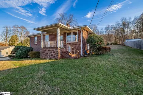 18 Derwood Cir, Greenville, SC 29617