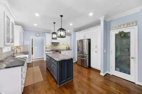 Kitchen - 18 Wrenwood Ct, Greer, SC 29651 photo 3 of 5