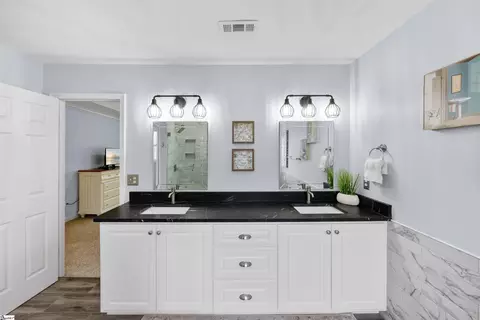 Bath - 18 Wrenwood Ct, Greer, SC 29651 photo 3 of 7