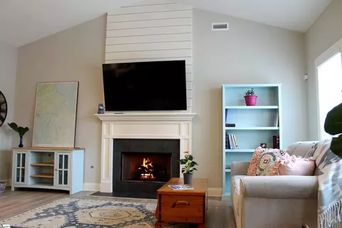 Living - 40 Dendy St # A, Pelzer, SC 29669 photo 2 of 3