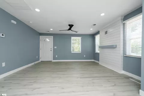 Living - 200 Mcdaniel Ave, Greer, SC 29651 photo 1 of 2