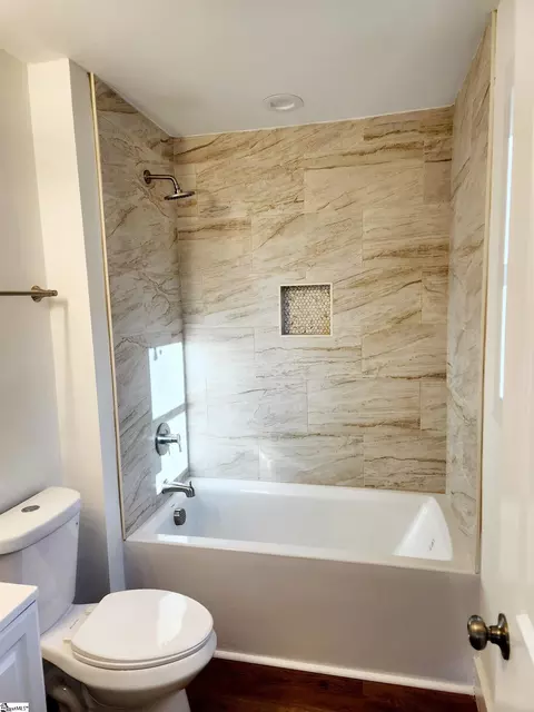 Bath - 140 Broadus St, Greer, SC 29651 photo 1 of 2