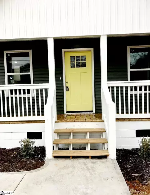 Exterior - 140 Broadus St, Greer, SC 29651 photo 4 of 6