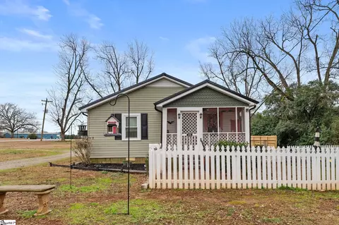 342 N Hampton Ave, Calhoun Falls, SC 29628