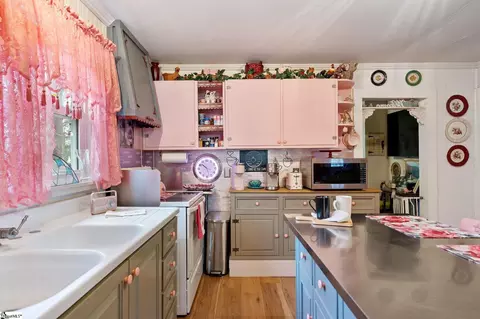 Kitchen - 342 N Hampton Ave, Calhoun Falls, SC 29628 photo 3 of 4