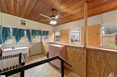 Exterior - 342 N Hampton Ave, Calhoun Falls, SC 29628 photo 2 of 11