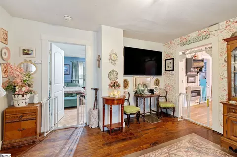 Entry Way - 342 N Hampton Ave, Calhoun Falls, SC 29628 photo 1 of 1