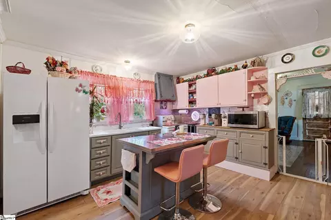 Kitchen - 342 N Hampton Ave, Calhoun Falls, SC 29628 photo 2 of 4