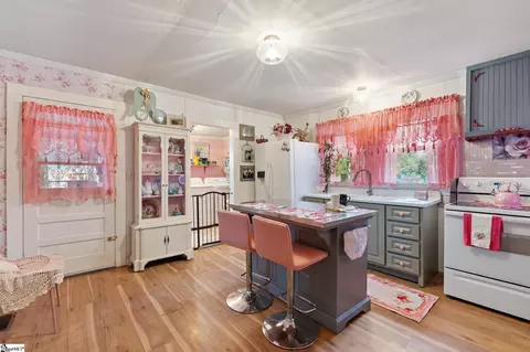 Kitchen - 342 N Hampton Ave, Calhoun Falls, SC 29628 photo 1 of 4