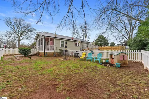 Exterior - 342 N Hampton Ave, Calhoun Falls, SC 29628 photo 6 of 11
