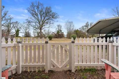 Exterior - 342 N Hampton Ave, Calhoun Falls, SC 29628 photo 4 of 11